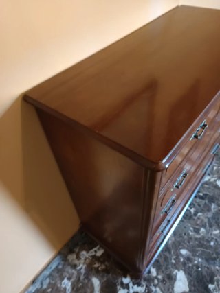 Cómoda de madera seis cajones.