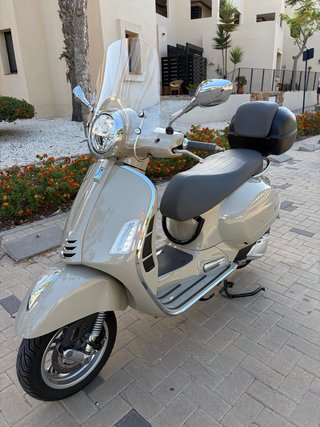 Vespa GTS 310 cc Beige Maxi-Scooter