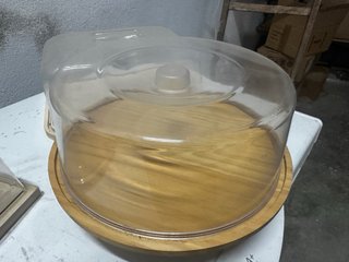 Vitrinas individuales de madera y plástico