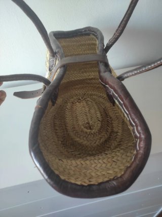 Bolso de mimbre y piel para playa