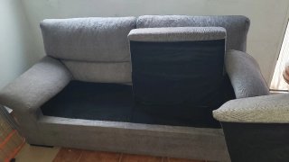 Venta Dos Sofás de tela gris y negro   Urge por ca