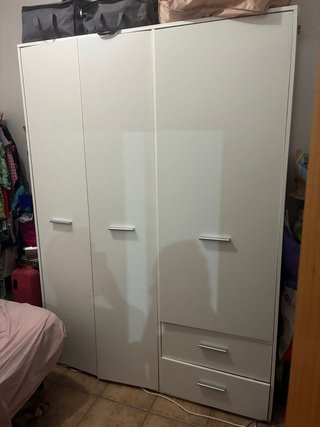 Armario blanco de madera