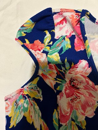 Blusa floral azul talla M queda tambien a S