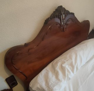 Muebles de dormitorio antiguos y artesanales