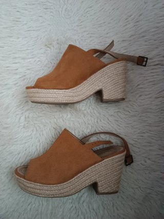 Cuñas abiertas marrones