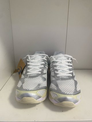ASICS Bambas Plata y Blanco y amarillo