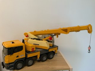 Camión grua Bruder Liebherr