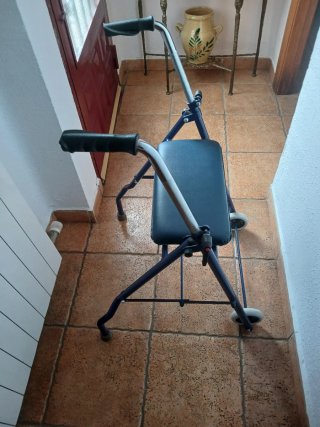Andador para mayores con ruedas