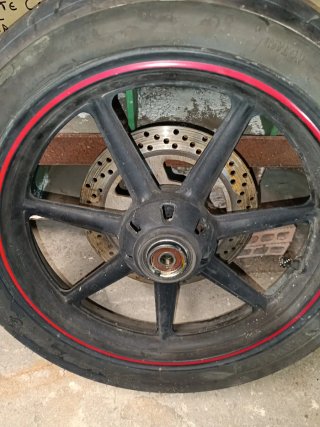 Rueda Delantera UM Renegade Vegas 125
