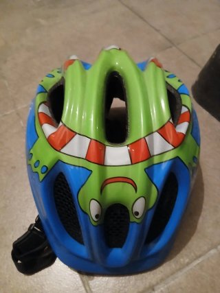 Casco bici infantil con diseño de rana