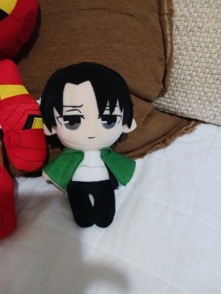 2 Peluches (Iron Man y Levi)