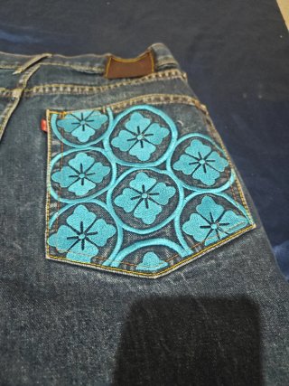 Pantalones Evisu Azules con Diseño Floral