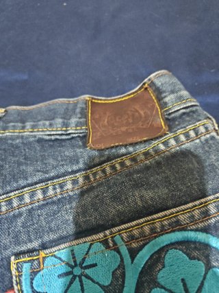 Pantalones Evisu Azules con Diseño Floral