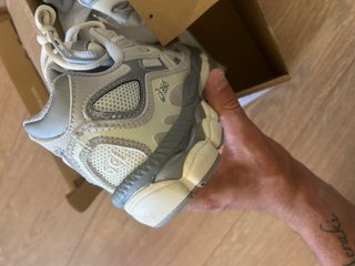 Zapatillas Asics Beige y Gris