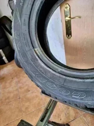 215 65 R16 98H Goodyear - 1 neumático sin uso