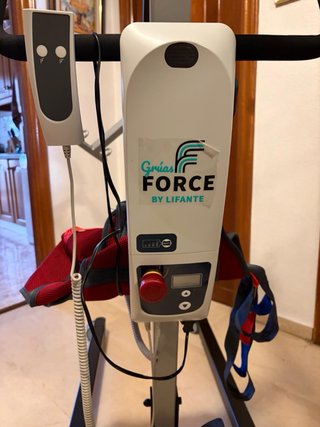 Grúa eléctrica de traslado y elevación de paciente