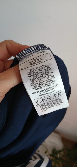 Chaqueta deportiva Adidas azul y blanca