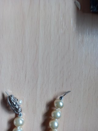 Collar de perlas antiguo con broche roto
