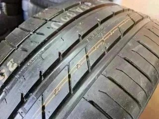 255 45 R18 103Y Kumho - 1 neumático sin uso