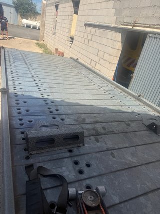 Grua porta vehículos isuzu 7.5 tn
