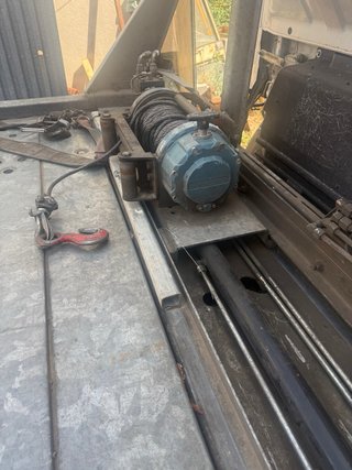 Grua porta vehículos isuzu 7.5 tn