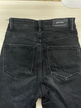 Pantalones pitillo Stradivarius negros
