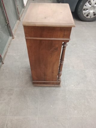 Mueble auxiliar madera tallada