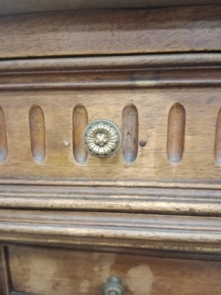 Mueble auxiliar madera tallada