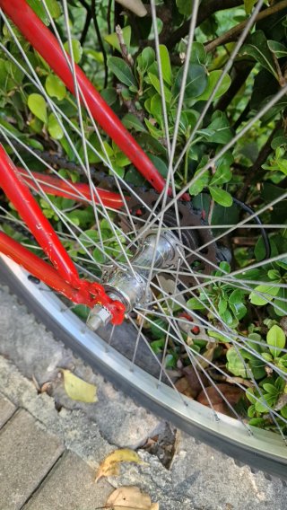 Bicicleta roja Maverick ciudad