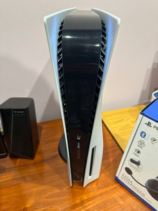 Consola PS5 y Auriculares Razer Kaira Hyperspeed