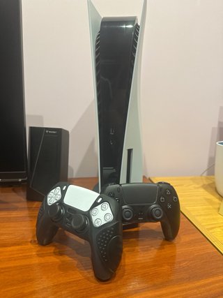 Consola PS5 y Auriculares Razer Kaira Hyperspeed