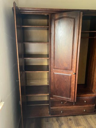 Armario de madera maciza            210 x 205x60