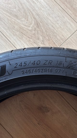 Michelin Pilot Sport 4 245/40 R18 97Y