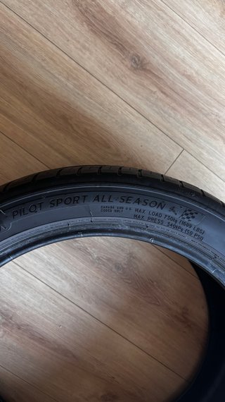 Michelin Pilot Sport 4 245/40 R18 97Y
