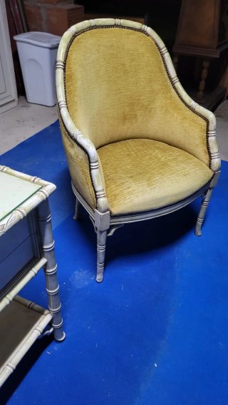 Comodino bambù e poltrona vintage