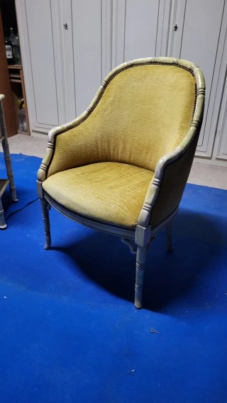 Comodino bambù e poltrona vintage