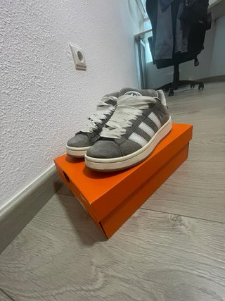 Adidas Campus Grises y Blancas