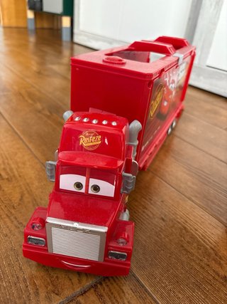 2 Camiones Mack de Rayo Mcqueen