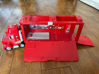 2 Camiones Mack de Rayo Mcqueen