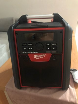 Radio cargador de obra milwaukee RC -O