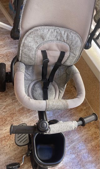 Triciclo Kinderkraft Aveo Gris