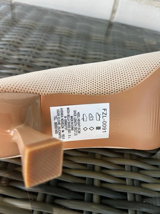 Zapatos tacón bajo marrón y beige