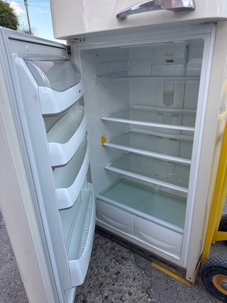 Nevera Smeg color crema