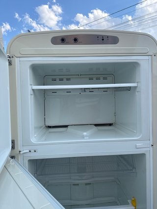 Nevera Smeg color crema