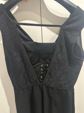 Tuta elegante nera con pizzo e lacci