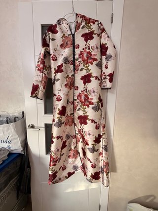 Chilaba gris con bordado rojo talla única