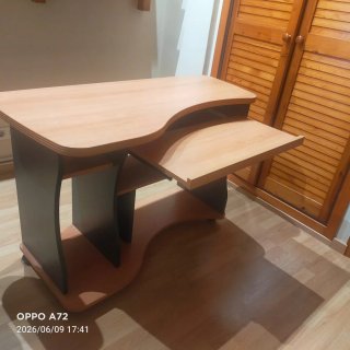Mesa de ordenador de madera