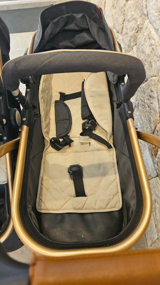 Carrito gemelar gris y dorado