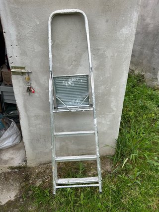 Escalera metálica plegable