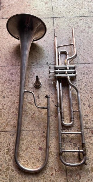 Trombón marca Besson